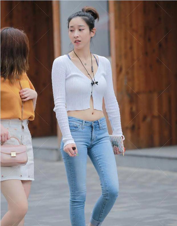 连衣裙|打底裤尽显甜美风格，凸显惹人羡的身材，摩登范十足