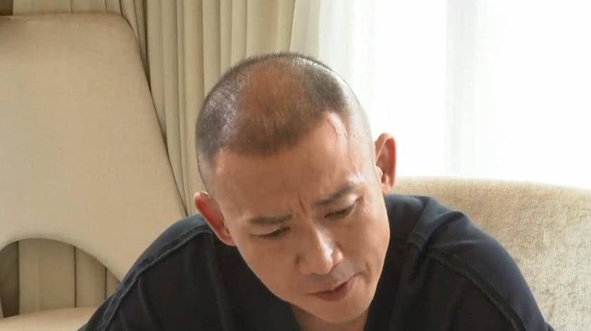 假发|不只是黄晓明，半个娱乐圈都“秃”了，连00后都跟假发片较上劲了