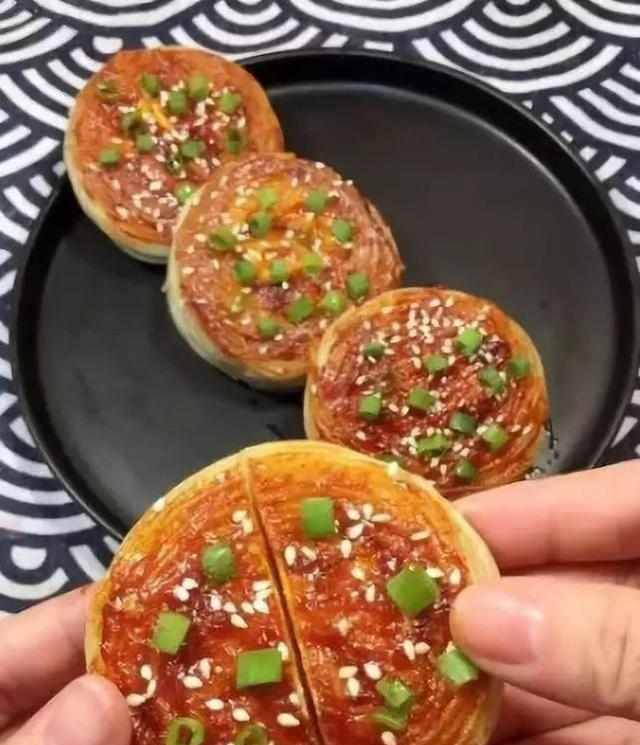 肉夹馍|早餐饼就是这个味儿！咬一口满嘴香，比肉夹馍有营养