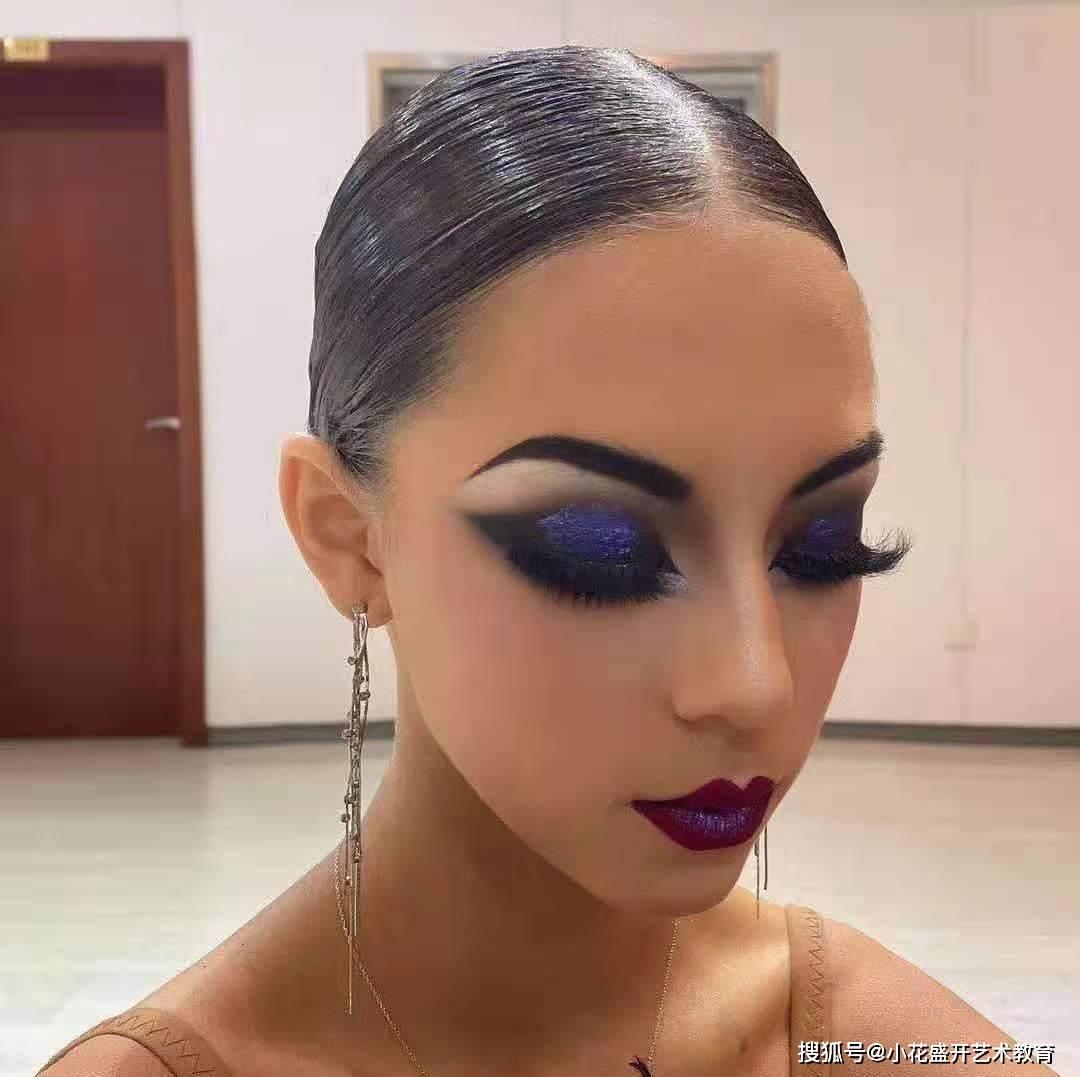 舞台|拉丁舞舞者为什么一定要大浓妆呢？
