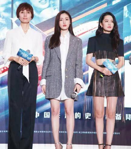 赫本|袁泉的高级感很养眼，衬衫搭阔腿裤优雅知性，很有赫本女神的气质