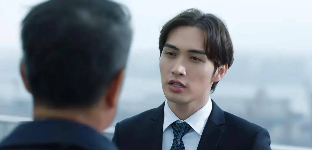 假发|不只是黄晓明，半个娱乐圈都“秃”了，连00后都跟假发片较上劲了