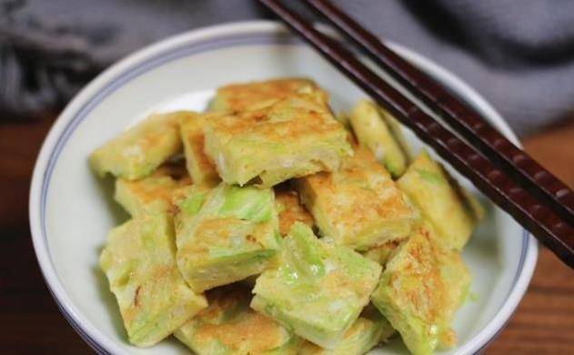 关键|早餐，做这款鸡蛋饼给家人吃，增强免疫力，预防感冒，营养又美味