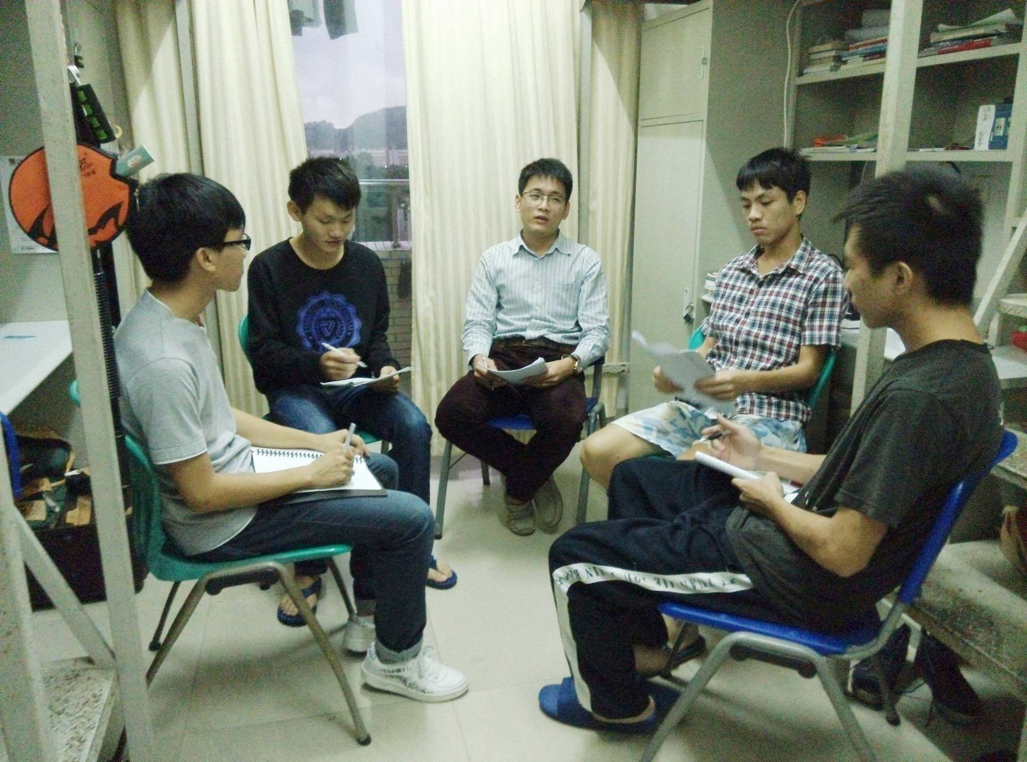 宿舍认真学习的视频 10ea0e9b5bb34f66a7328b6a52e2c08a.jpeg