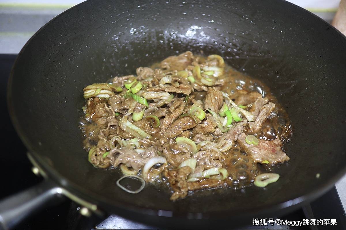 大葱|番茄牛肉饭早餐真豪横，10分钟轻松搞定，元气满满连午餐都有了