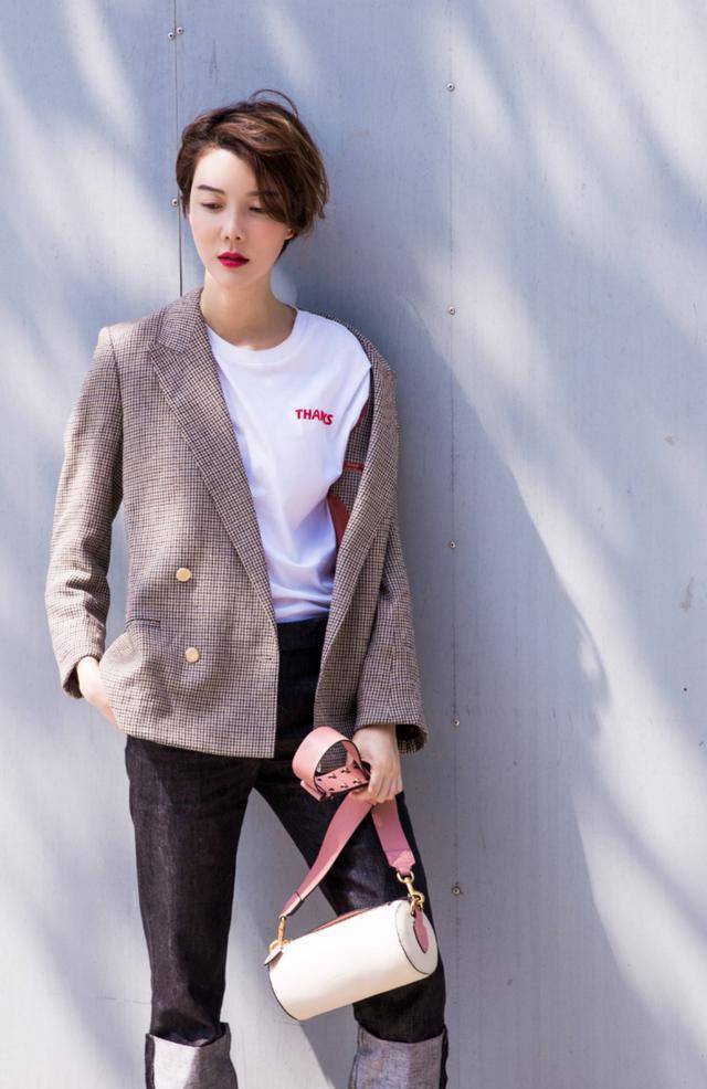 色调|车晓晒回家过年照，头发黏腻好像没洗头：慵懒美感就是这么来的！