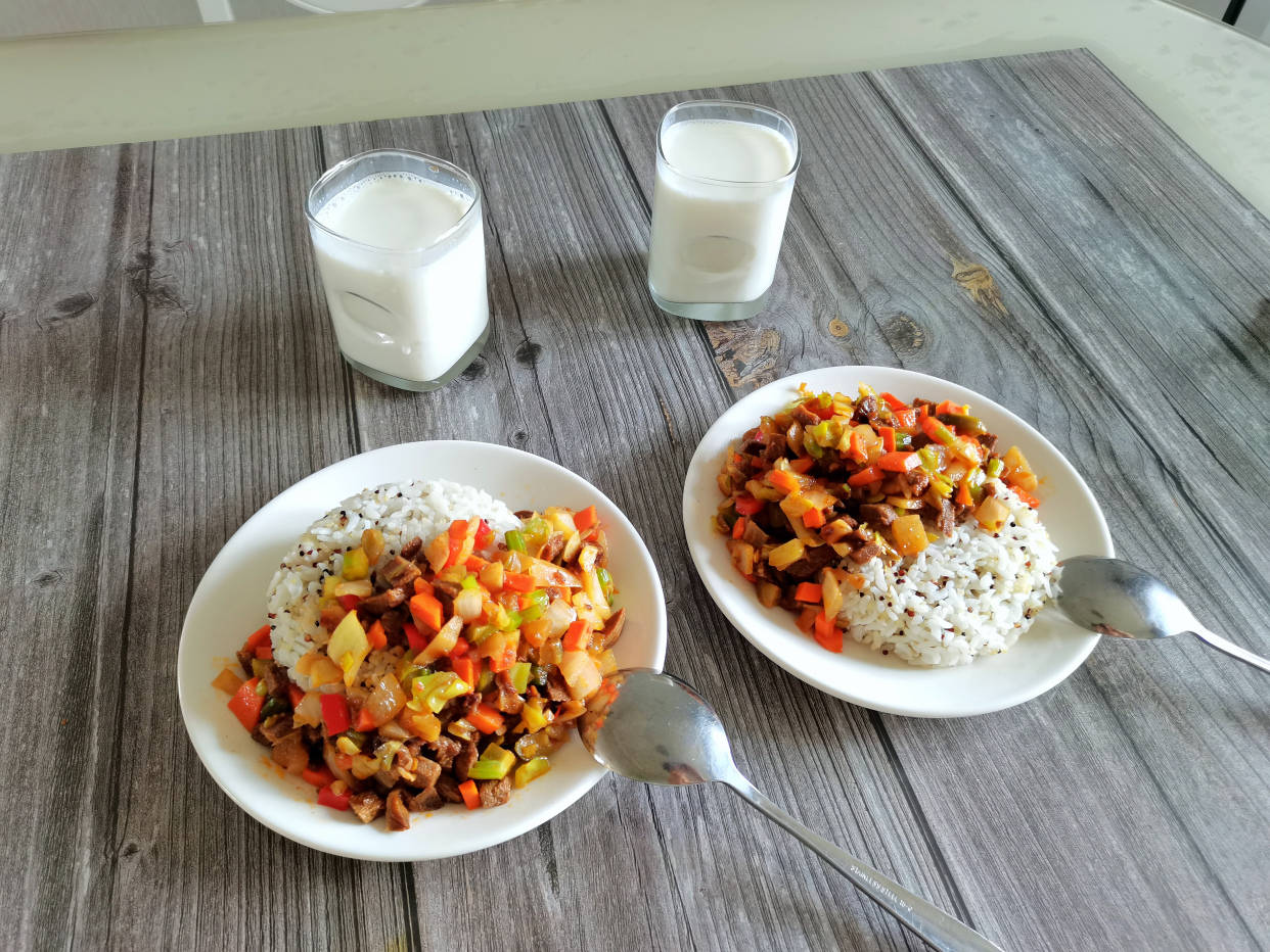 蔬菜|孩子爱吃炒米饭,老妈变个花样吃炒米饭,孩子说真香