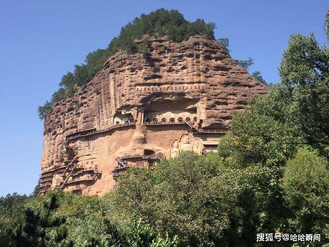 甘肃142米悬崖上，开凿千个洞窟佛像，经过千年之久才雕琢完成
