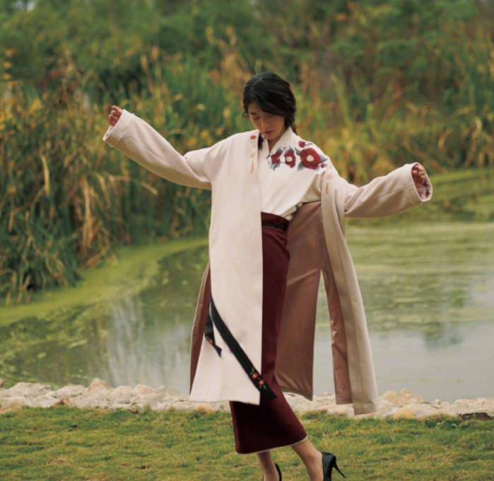 举手投足|23岁徐娇秀古风穿搭,举手投足间透露着优雅气质,太适合古装了