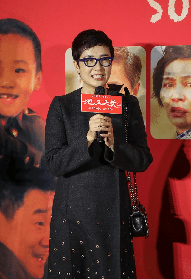 魅力|蒋雯丽虽然只大咏梅4岁,可是看脸差别挺明显,好在穿搭挺提气质