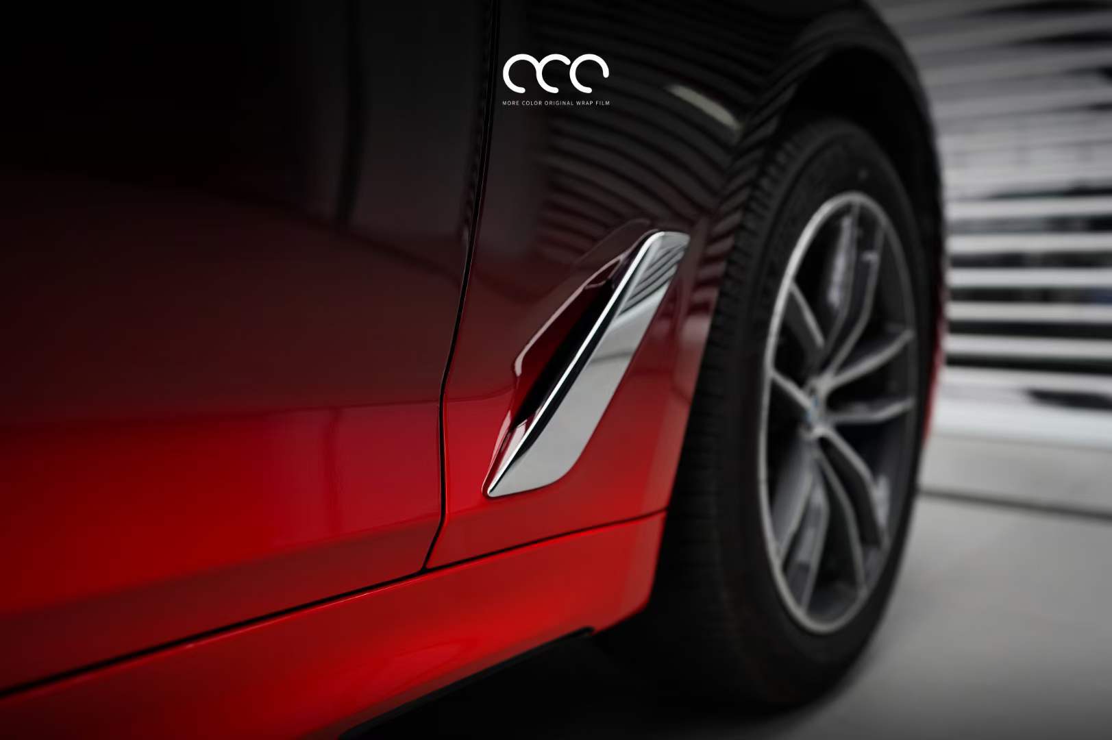 宝马汽车改色贴膜漫彩改色膜红黑渐变彩绘膜