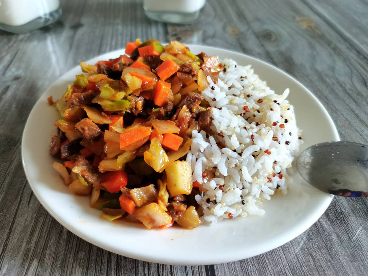 蔬菜|孩子爱吃炒米饭,老妈变个花样吃炒米饭,孩子说真香