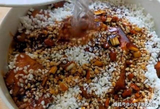 做法|五花肉往油锅一扔，不炒不炖不红烧，简单几步，上桌3斤都不够吃