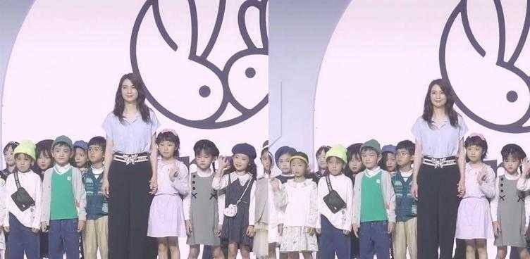 设计|洪欣携女儿现活动，穿衬衫配阔腿裤好减龄，7岁女儿高颜值像妈妈