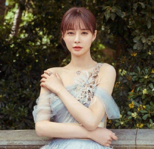 羽毛|沈梦辰身材到底有多好？当看到她换上婚纱那刻，杜海涛有眼光