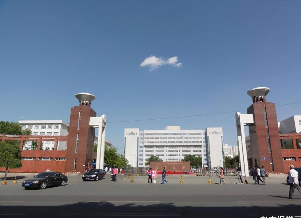 新疆大学排行_2021新疆高校排名:新疆大学领跑,居全国第129,石河子大学居第2