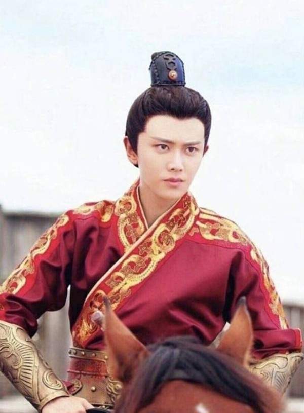 男星|古装红衣美男，龚俊、杨洋、肖战等男星，谁是你心头的朱砂痣？