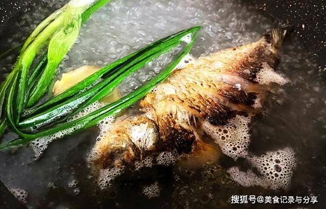 怎么炖鱼汤好喝又营养教程 9f1b05000be14e328f702161852107e7.jpeg