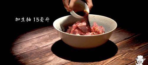 电饭煲|电饭煲芋头排骨焖饭，它比男朋友还暖