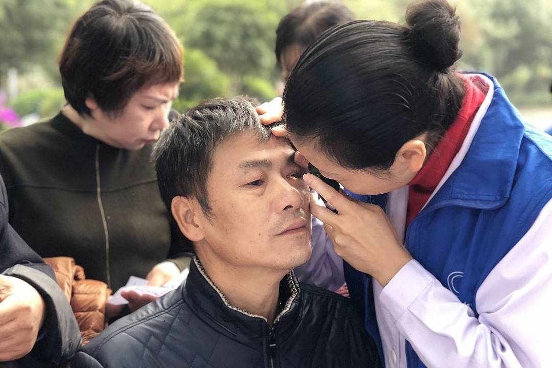 进行|血糖高的人,身体出现4异常,小心并发症!若没有,血糖还算稳定