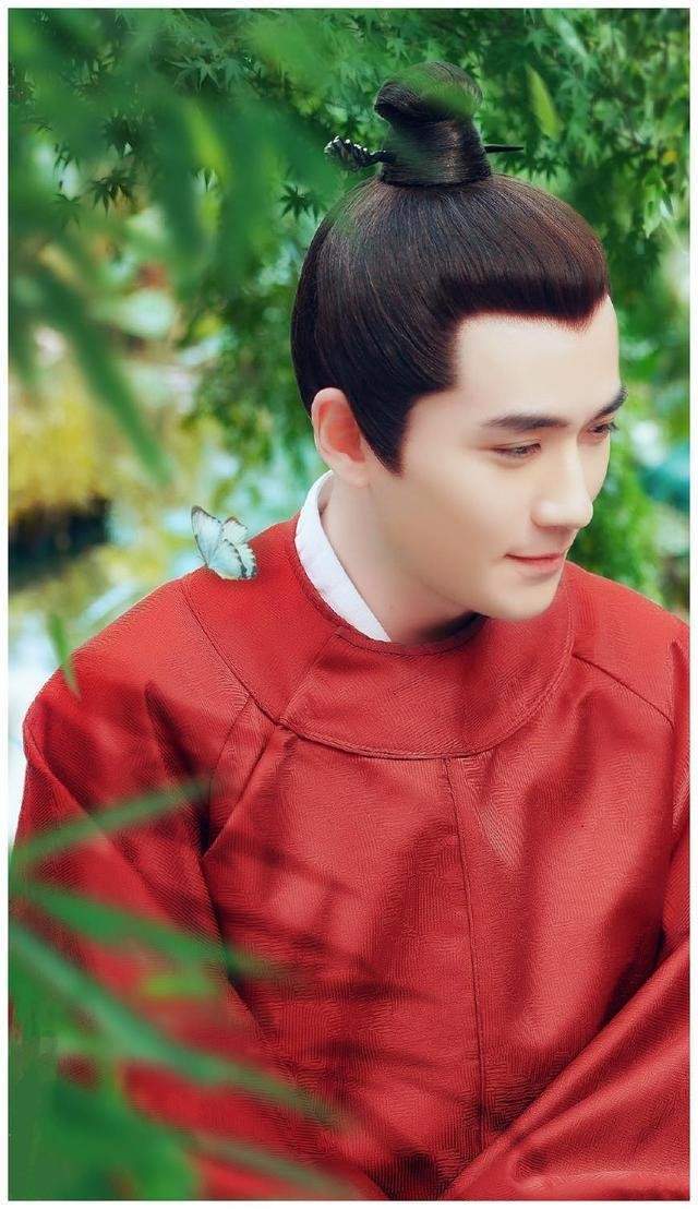 男星|古装红衣美男，龚俊、杨洋、肖战等男星，谁是你心头的朱砂痣？