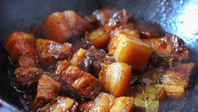 红烧肉怎么做颜色红亮软烂 c26f89d9dc054273b9ce083618c28a74.png