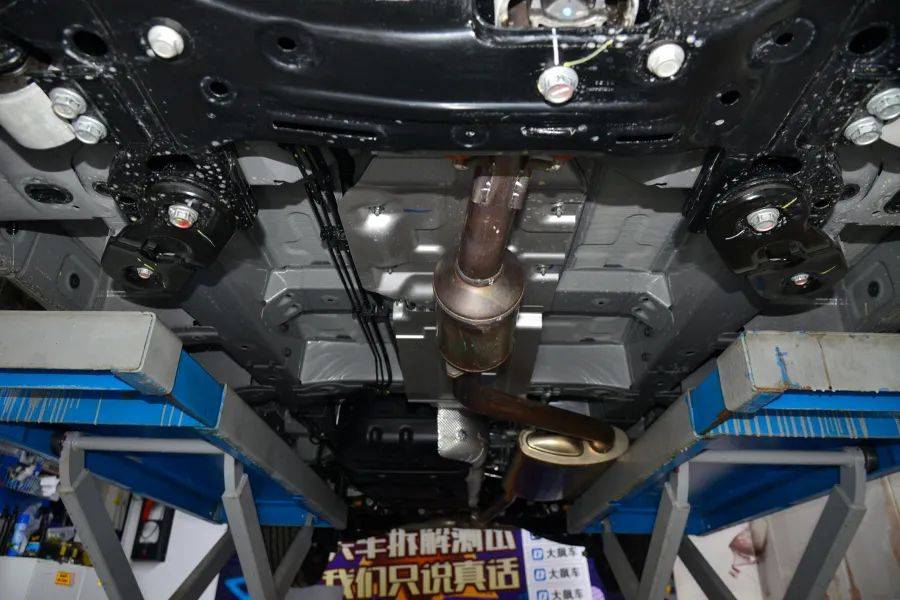 据说要肩比gl8奥德赛看看广汽传祺m8底盘如何