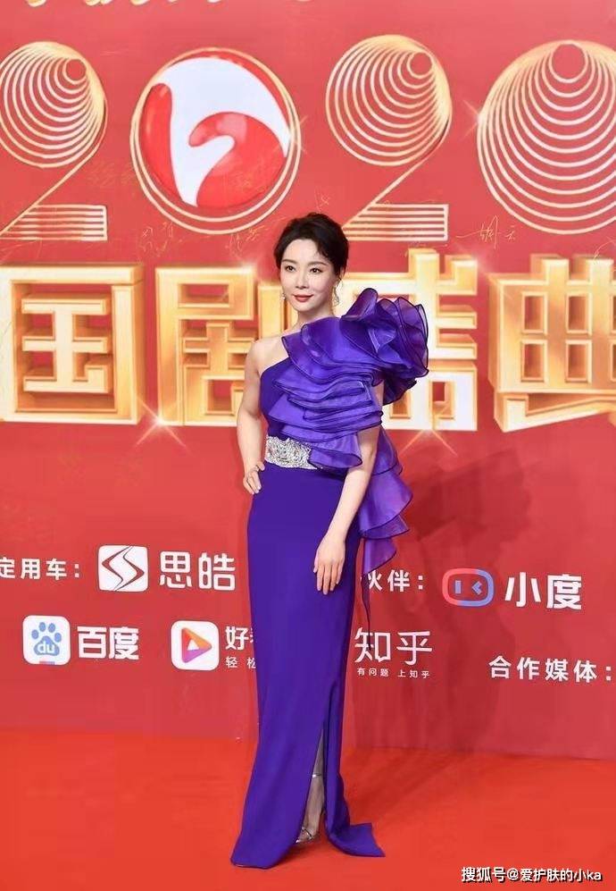 身材|陈数太适合波浪卷了，配纱裙尽显优雅大气，高贵气质要溢出屏幕了