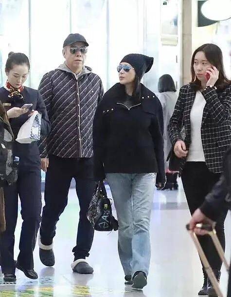 感觉|陈凯歌陈红罕见露面，穿拖鞋放飞自我，大爷年轻时可迷倒不少人