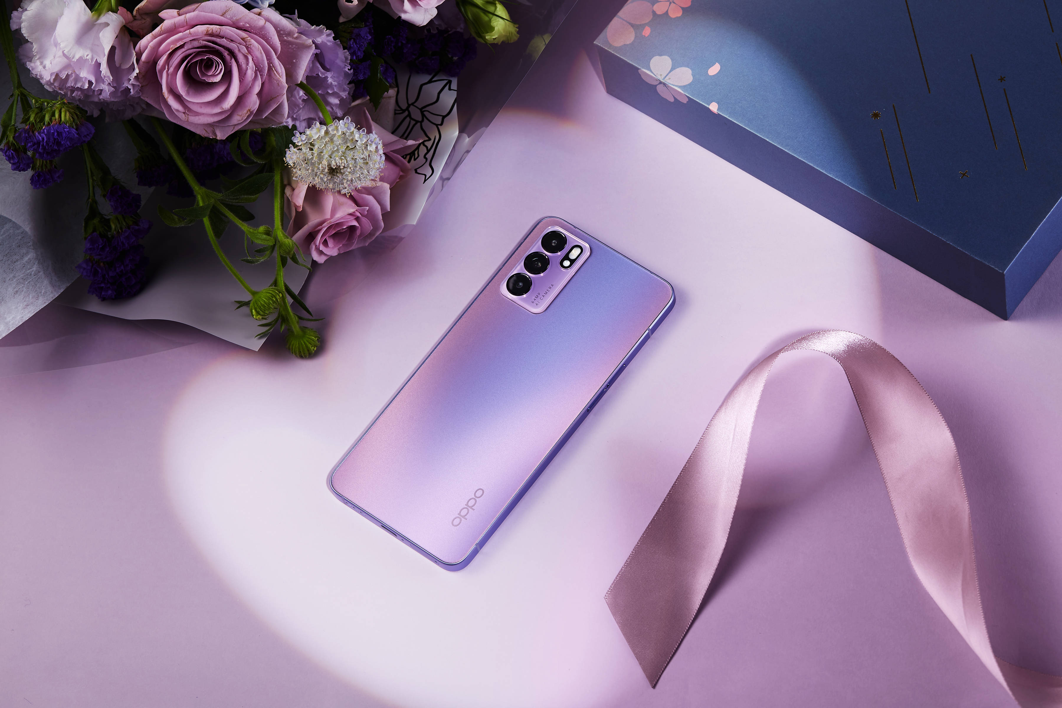 紫色加持的外观颜值十分高,对于追求个性与美感的女生来说,oppo reno6