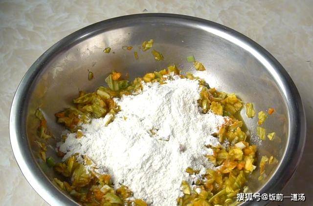 做法|夏天我家常用这种“花”做早餐，手不用沾面，做法简单，营养美味