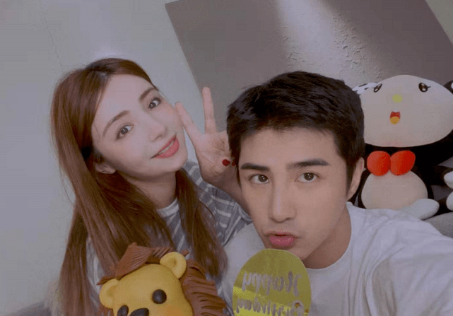 色彩|麦迪娜挺大肚为姜潮庆生!儿子罕见露正脸,穿背心五官比爸爸还帅