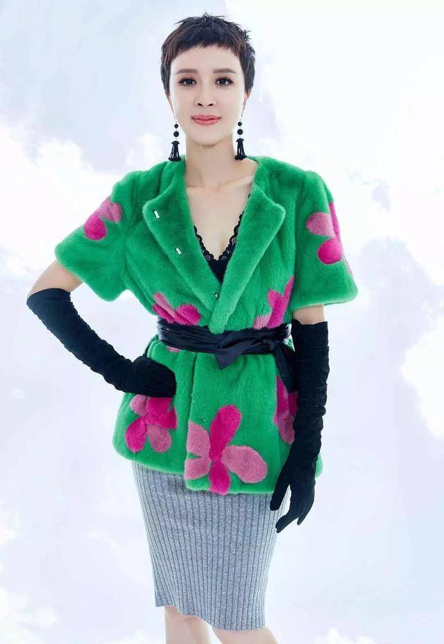 角色|金巧巧自称气质太洋气演不了农村人,却被时尚芭莎拍成县城小土妞