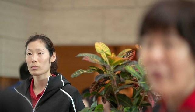 整体|女排队长朱婷私下真会穿，就算是朴素的运动服，也穿出了时尚感