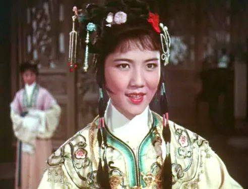 1962年电影《红楼梦》中吕瑞英饰演薛宝钗