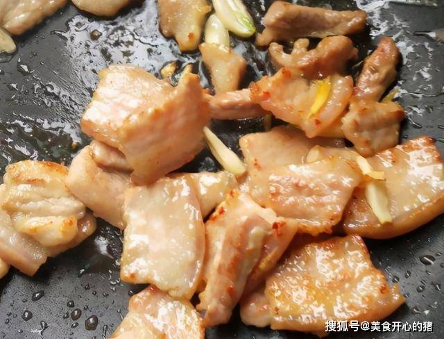 下锅|酸菜炖肉直接下锅？难怪又苦又难吃，教你正确做法，鲜香更开胃
