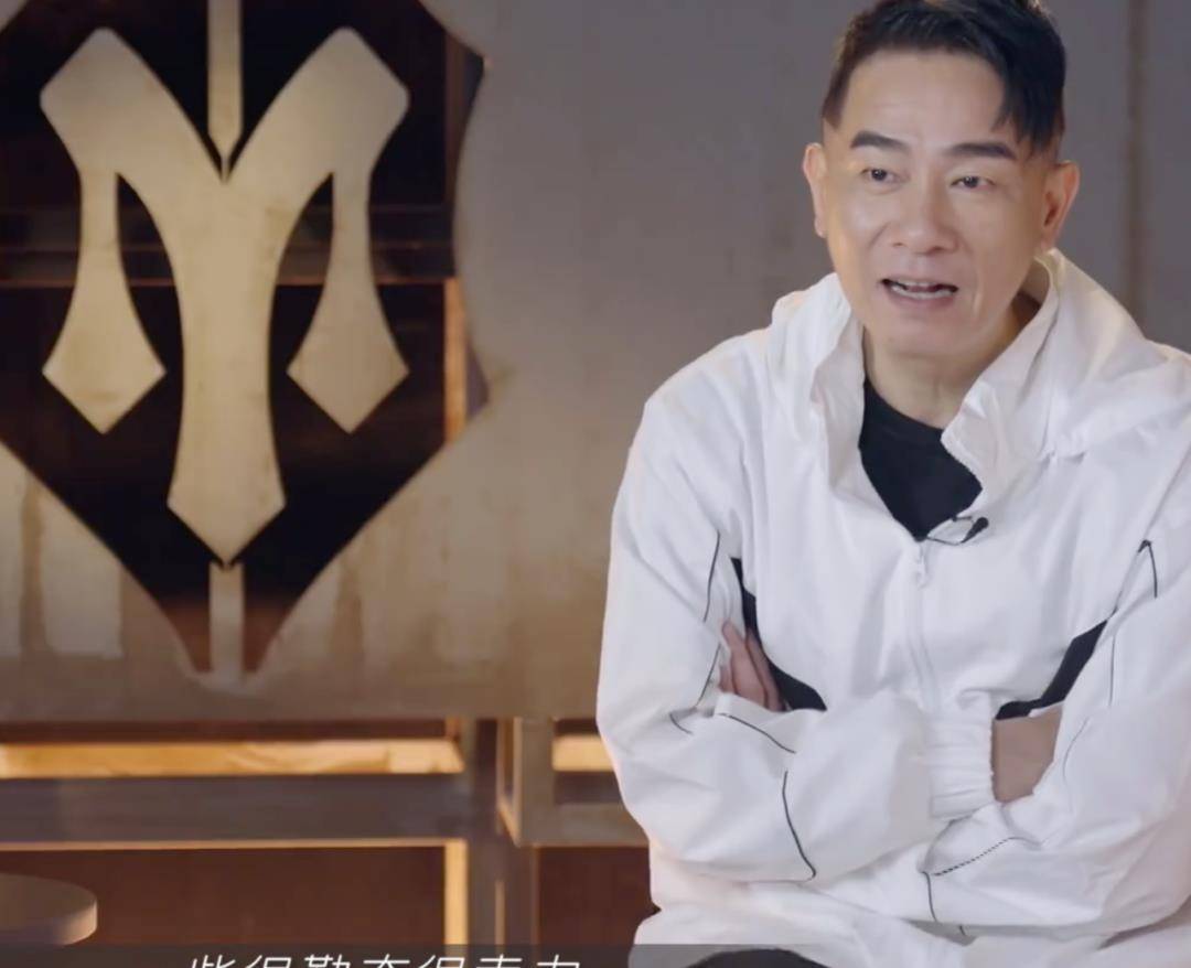 尹正|《披荆斩棘》开播，尹正霍尊梳马尾，赵文卓穿背心露手臂肌肉