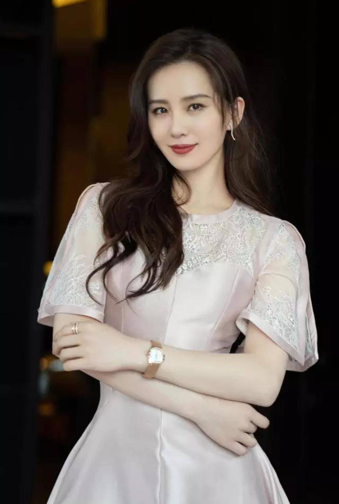 女神|肌肤雪白，面容姣好的刘诗诗，是你喜欢的类型吗