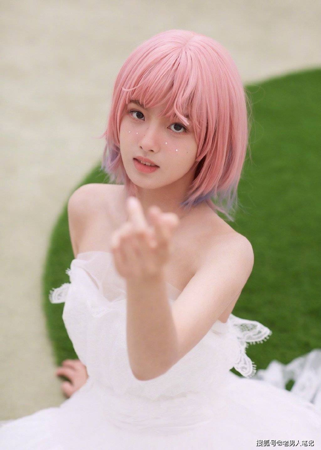 13岁的女生艾米破次元撕漫粉造型这太成熟了吧