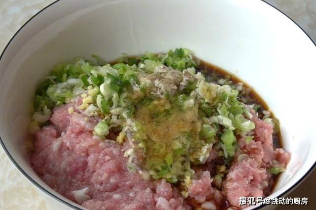 糯米蒸排骨的家常做法要放油吗 36cdc273f3414cc89c6223787727718a.jpeg