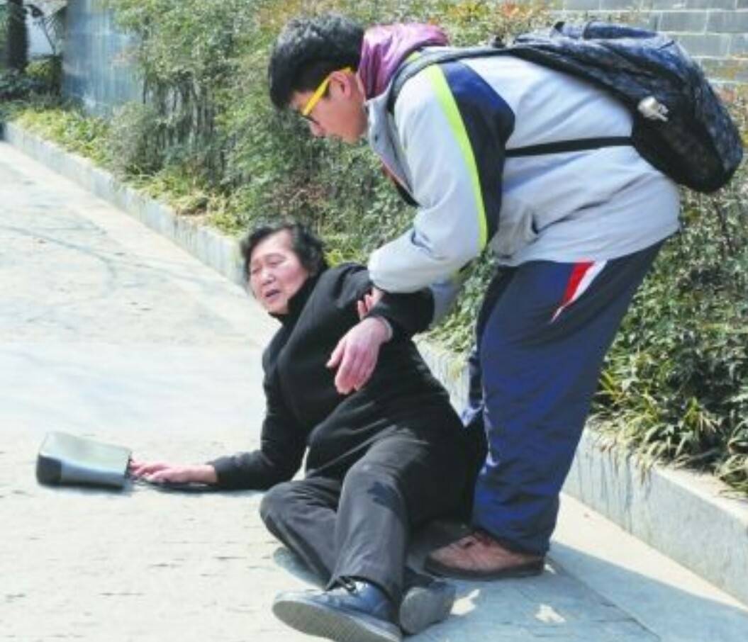 老人因摔跤去世的例子屡见不鲜骨科医生65岁以上少做3件事