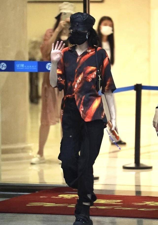 身材|迪丽热巴穿成“五五身”,造型一样很抢眼,身材不好这样穿易翻车