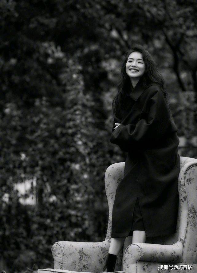 氛围|舒淇的镜头感好强！黑白氛围感大片，颜美又高级，70后女神很抗老