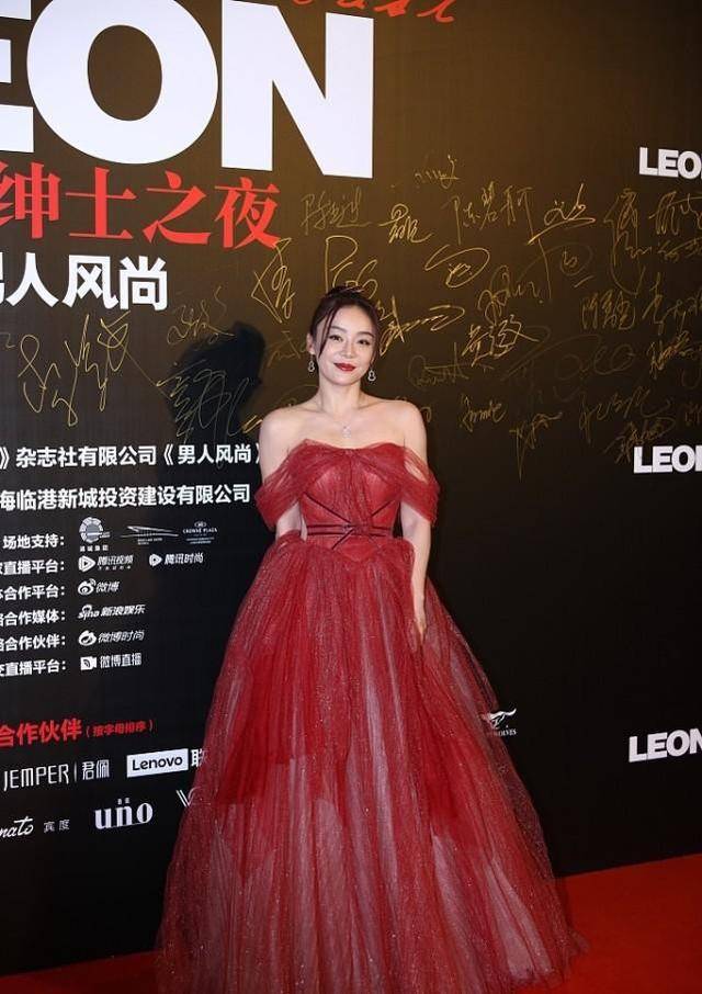 身材|袁姗姗的身材真没咋变,不秀马甲线也能看出身形,穿裙装挺高级