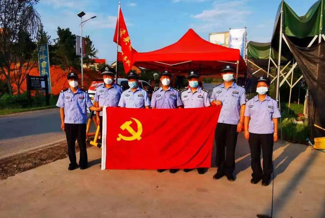 隔离|3位“老民警”的战“疫”故事 | 党旗在防疫一线高高飘扬