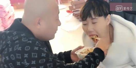 母则刚|史上最伟大的母爱，无臂妈妈昨晚产下二胎，真不容易，看完泪流满面