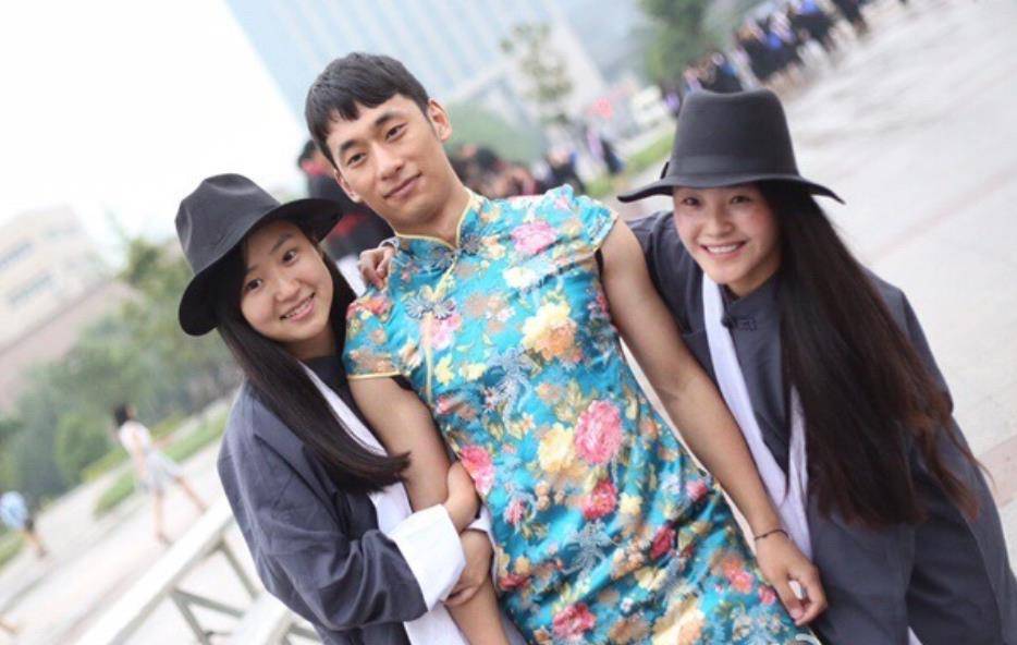 事情|大学生“旗袍毕业照”走红，男生比女生还妖娆，网友：这谁受得了