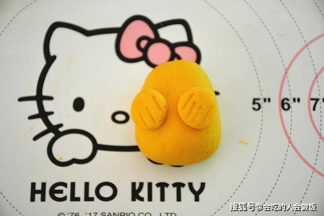 面團|松松軟軟，就和蛋糕一樣，小雞仔饅頭，手掌那么大，好吃好看