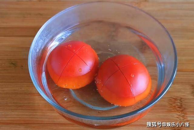 蔬菜|早餐新做法：2个青椒，2个西红柿，简单易做好吃又入味，真解馋