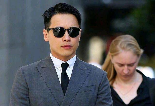 董璇|高云翔回来后，女儿小酒窝终于笑了，穿衣时髦连表情都丰富多彩